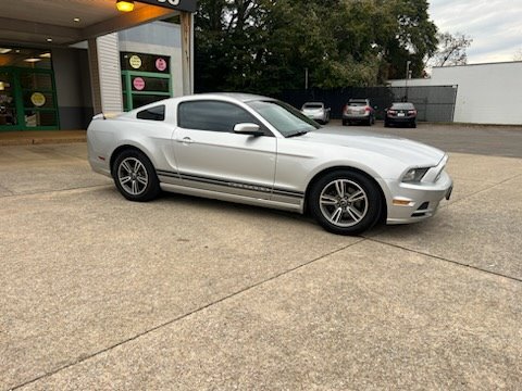 2013 Ford Mustang V6 Premium photo 2