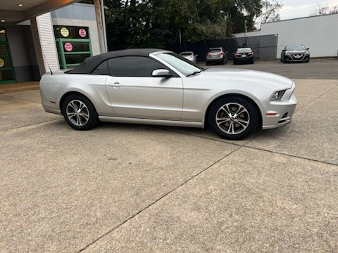 2014 Ford Mustang V6 Premium photo 2