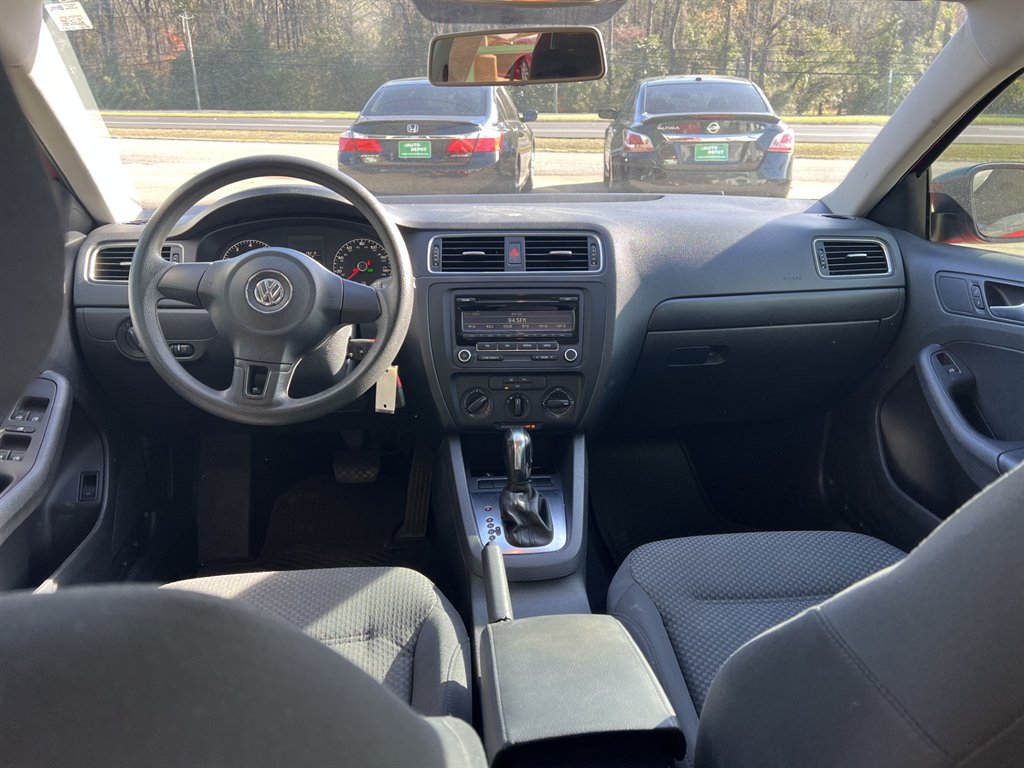 Image of 2013 Volkswagen Jetta Base