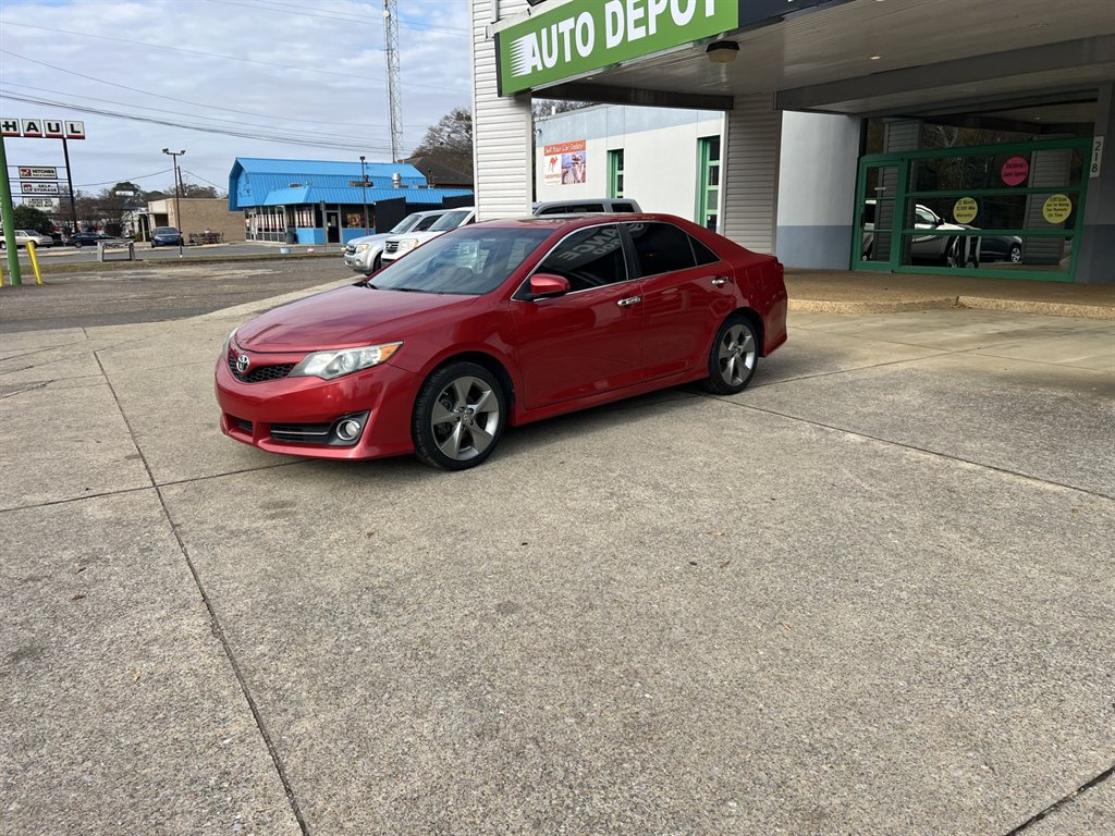 2012 Toyota Camry SE's photo
