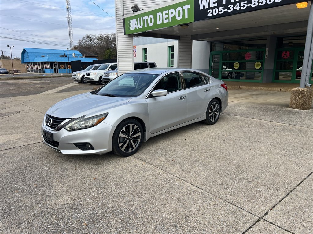 2016 Nissan Altima SR's photo